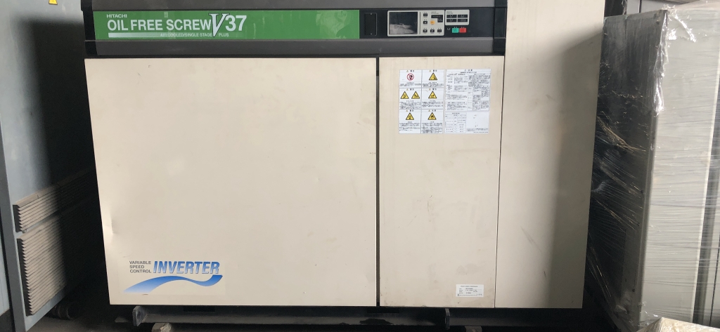 Máy nén khí Hitachi Oil Free Screw V37 tại kho Hoàng Giang